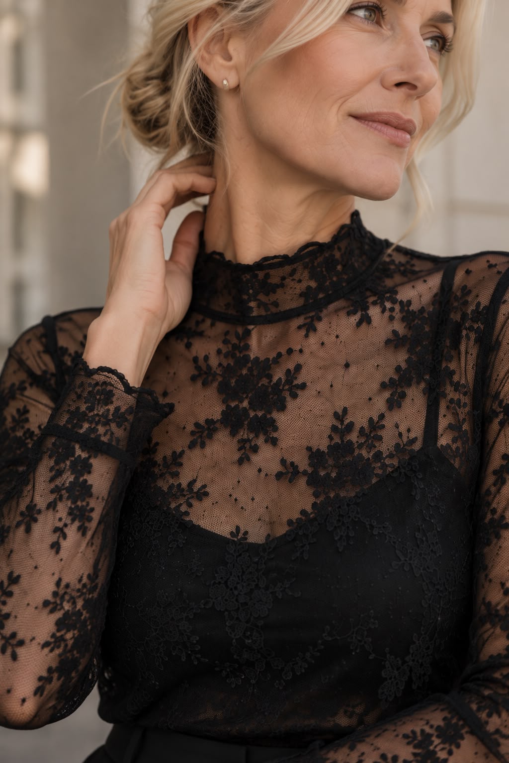 Women's Black Floral Lace Long-Sleeve Top