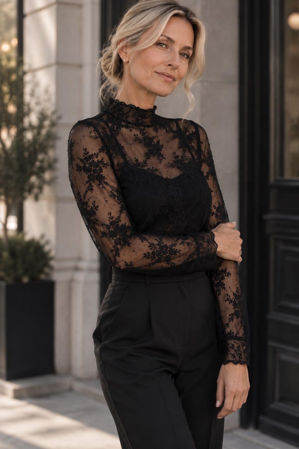 Women's Black Floral Lace Long-Sleeve Top